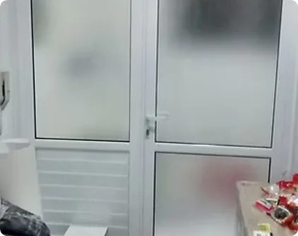 pelicula para vidro estilo jateada aplicada em area de serviço